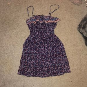 American Eagle Key hole tie in the front